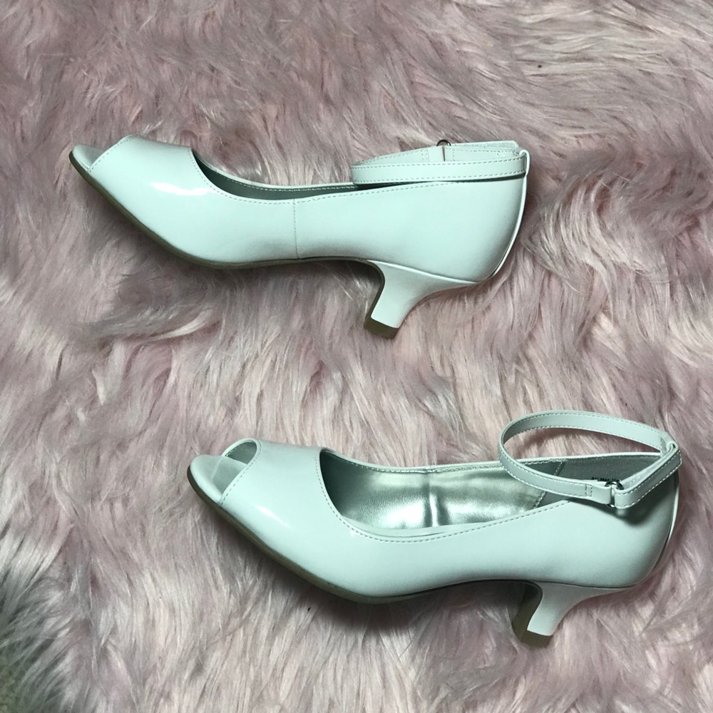 ✨NEW✨ Girl White Party Shoes with Heel Size 2.5